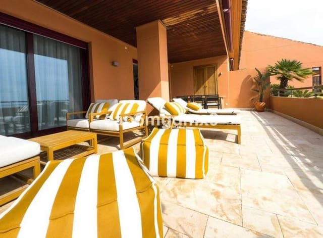 3 soveværelse Penthouse til leje i Puerto Banus, Marbella med swimmingpool garage - € 12.000 (Ref: 8864265)