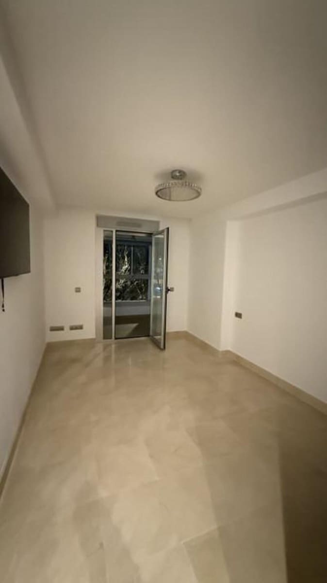 3 makuuhuone Huoneisto myytävänä paikassa San Pedro de Alcantara mukana uima-altaan 
autotalli - 750 000 € (Ref: 8866668)