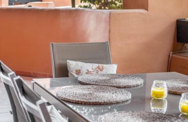 3 soverom Leilighet til salgs i Los Naranjos, Marbella med svømmebasseng garasje - € 750 000 (Ref: 8868711)