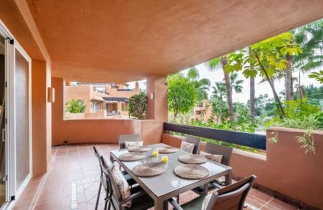 3 soverom Leilighet til salgs i Los Naranjos, Marbella med svømmebasseng garasje - € 750 000 (Ref: 8868711)