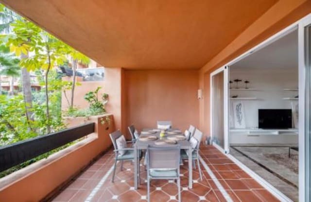 3 soverom Leilighet til salgs i Los Naranjos, Marbella med svømmebasseng garasje - € 750 000 (Ref: 8868711)