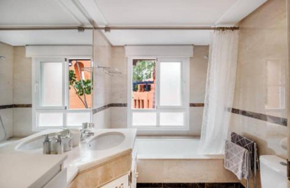 3 soveværelse Lejlighed til leje i Marbella med swimmingpool garage - € 3.500 (Ref: 8868712)