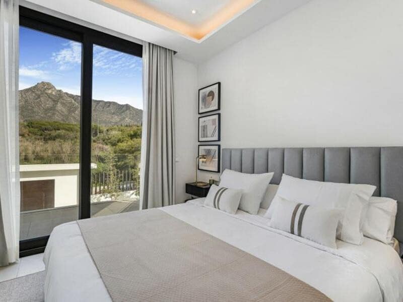 6 sypialnia Willa na sprzedaż w Marbella z basenem garażem - 6 500 000 € (Ref: 8879282)