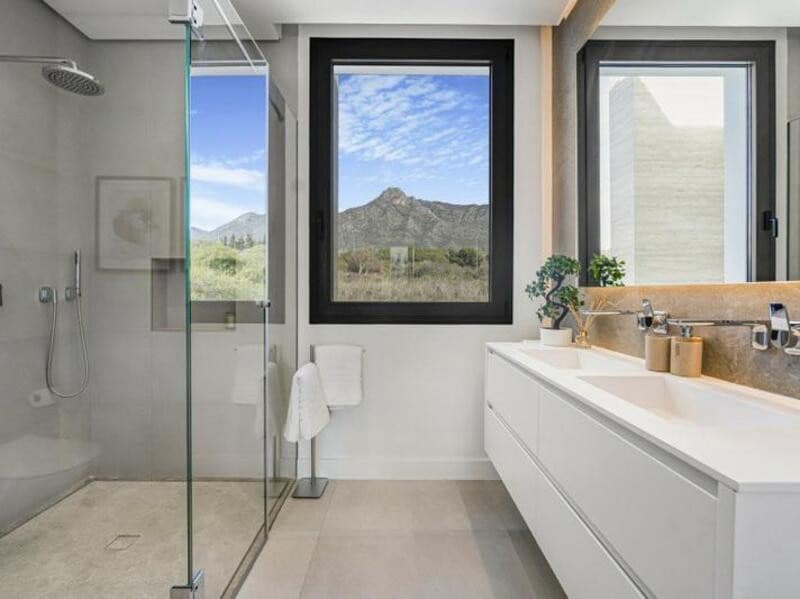 6 sypialnia Willa na sprzedaż w Marbella z basenem garażem - 6 500 000 € (Ref: 8879282)