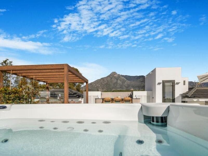 6 sypialnia Willa na sprzedaż w Marbella z basenem garażem - 6 500 000 € (Ref: 8879282)