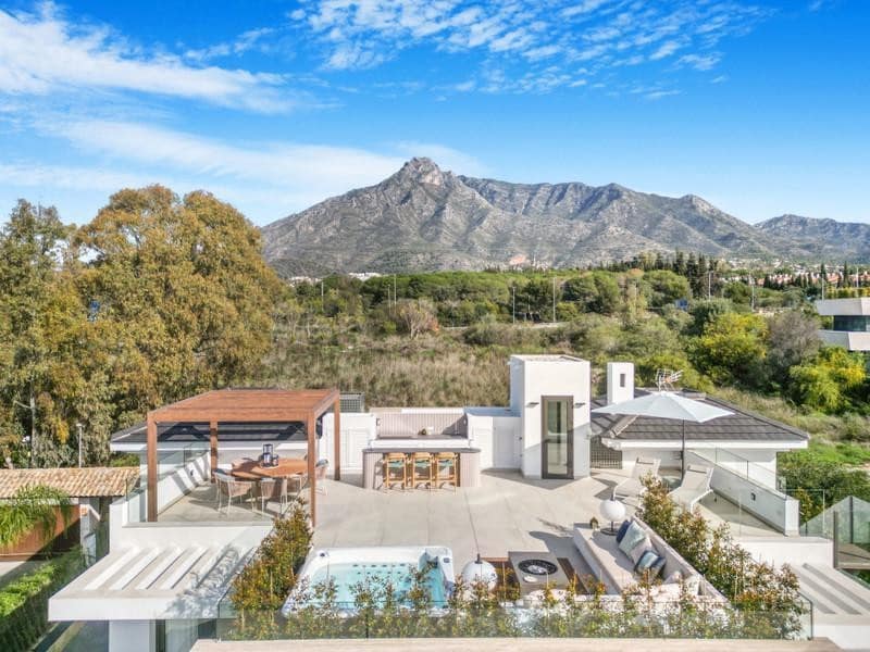 6 sypialnia Willa na sprzedaż w Marbella z basenem garażem - 6 500 000 € (Ref: 8879282)