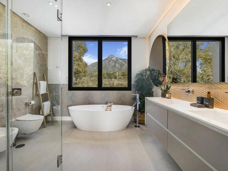 6 sypialnia Willa na sprzedaż w Marbella z basenem garażem - 6 500 000 € (Ref: 8879282)