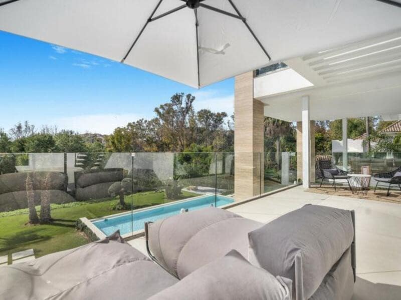 6 sypialnia Willa na sprzedaż w Marbella z basenem garażem - 6 500 000 € (Ref: 8879282)