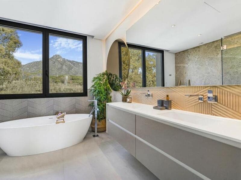 6 sypialnia Willa na sprzedaż w Marbella z basenem garażem - 6 500 000 € (Ref: 8879282)