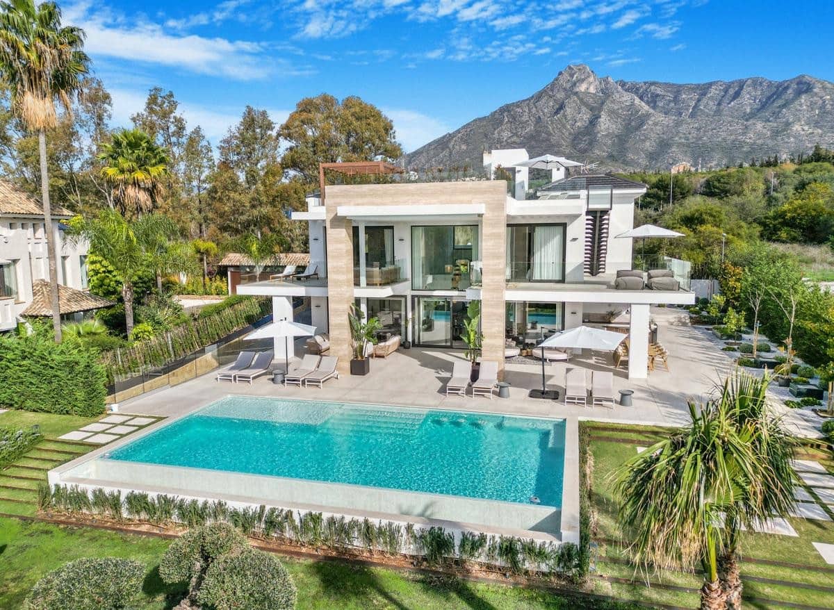 6 sypialnia Willa na sprzedaż w Marbella z basenem garażem - 6 500 000 € (Ref: 8879282)