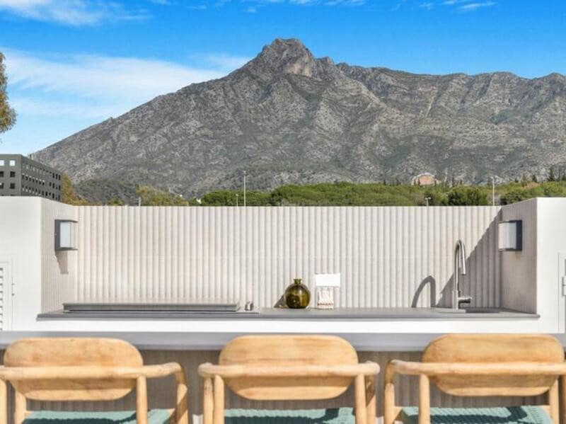 6 sypialnia Willa na sprzedaż w Marbella z basenem garażem - 6 500 000 € (Ref: 8879282)