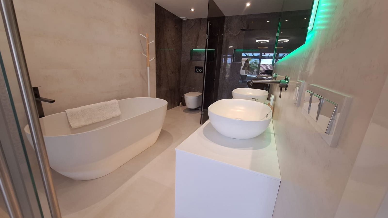 2 soveværelse Lejlighed til leje i Marbella med swimmingpool garage - € 4.500 (Ref: 8883881)