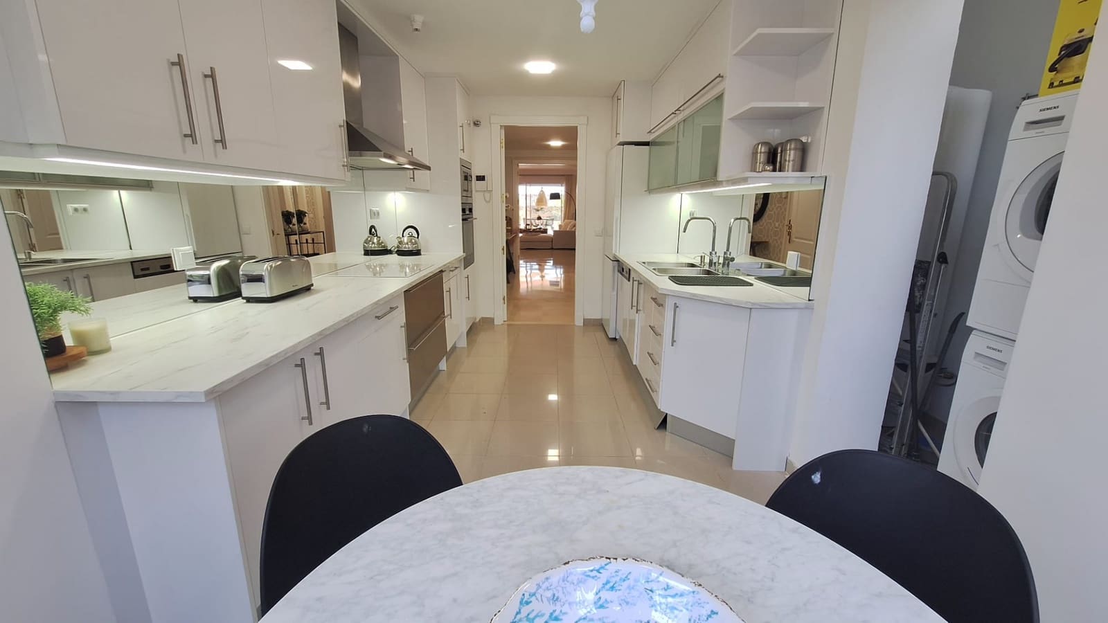 2 soveværelse Lejlighed til leje i Marbella med swimmingpool garage - € 4.500 (Ref: 8883881)