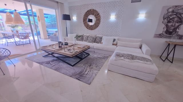 Appartement de 2 chambres à louer à Los Naranjos, Marbella avec piscine garage - 4 500 € (Ref: 8883881)