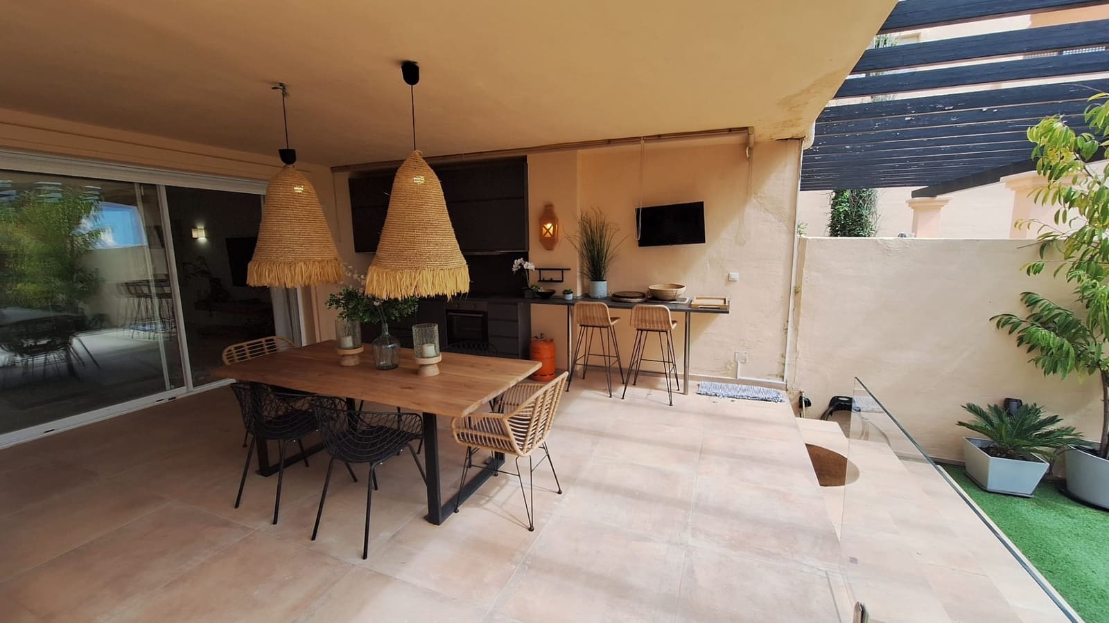 2 soveværelse Lejlighed til leje i Marbella med swimmingpool garage - € 4.500 (Ref: 8883881)