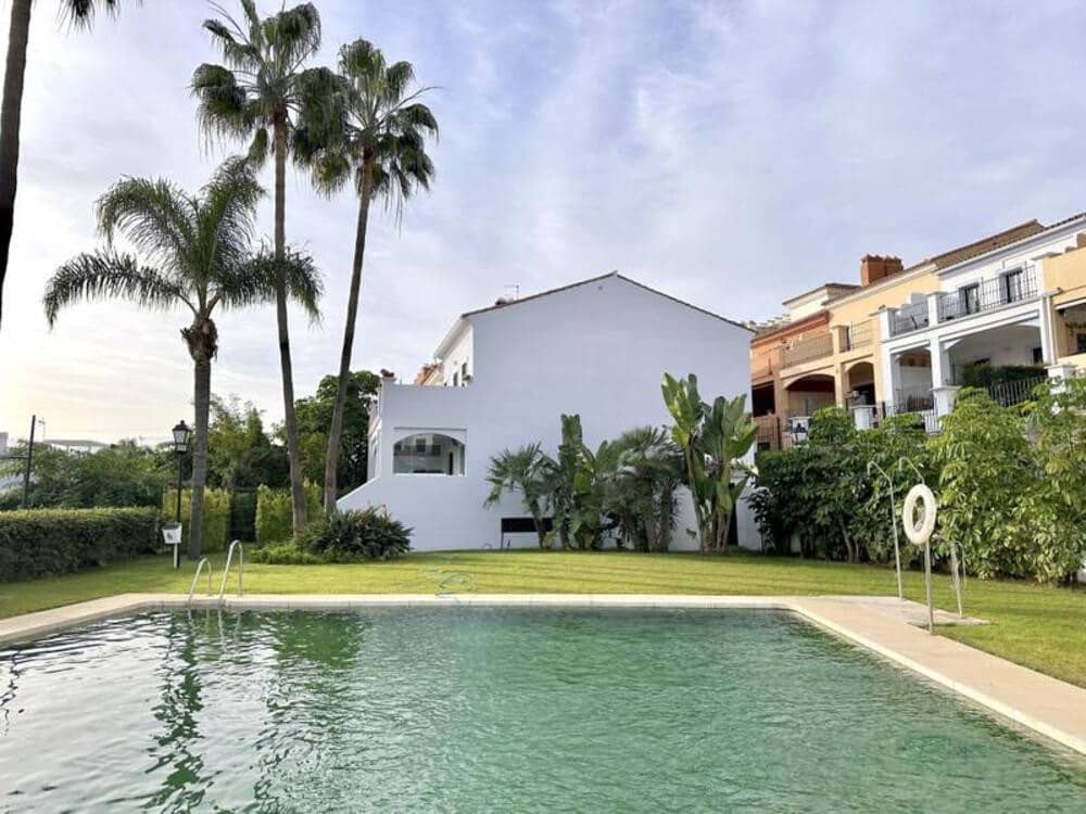4 quarto Casa em Banda para venda em El Paraiso com piscina garagem - 675 000 € (Ref: 8885609)