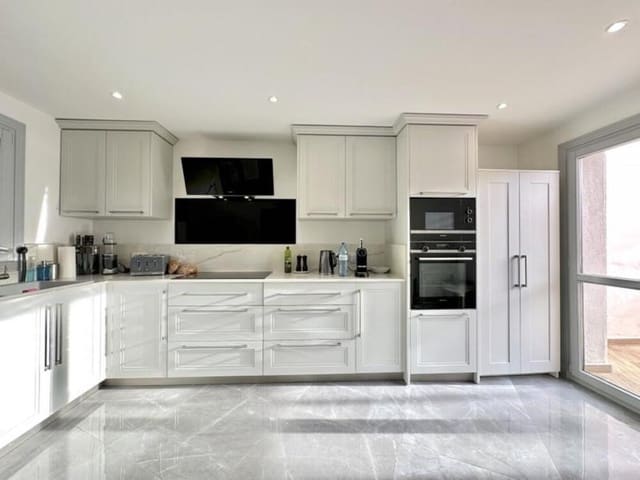 4 quarto Casa em Banda para venda em El Paraiso, Estepona com piscina garagem - 675 000 € (Ref: 8885609)