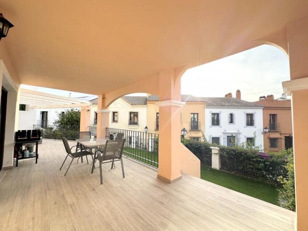 4 quarto Casa em Banda para venda em El Paraiso com piscina garagem - 675 000 € (Ref: 8885609)