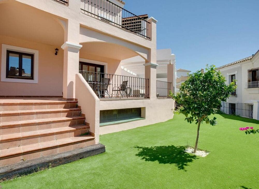 4 quarto Casa em Banda para venda em El Paraiso com piscina garagem - 675 000 € (Ref: 8885609)