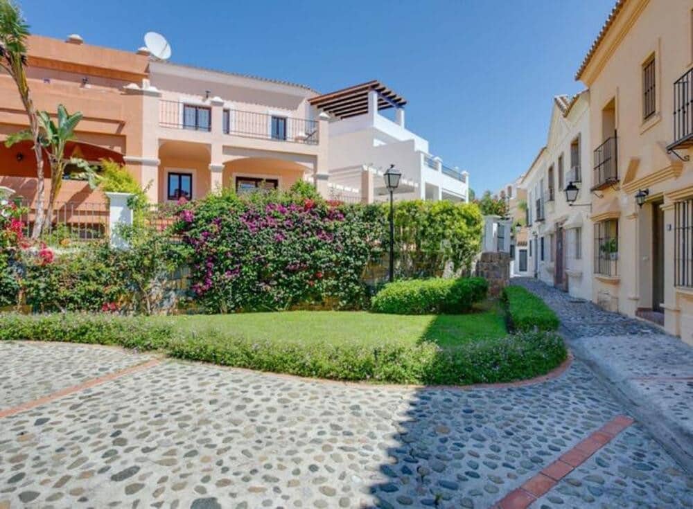 4 quarto Casa em Banda para venda em El Paraiso com piscina garagem - 675 000 € (Ref: 8885609)