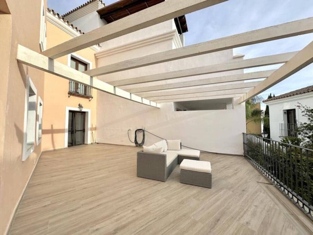 4 quarto Casa em Banda para venda em El Paraiso com piscina garagem - 675 000 € (Ref: 8885609)