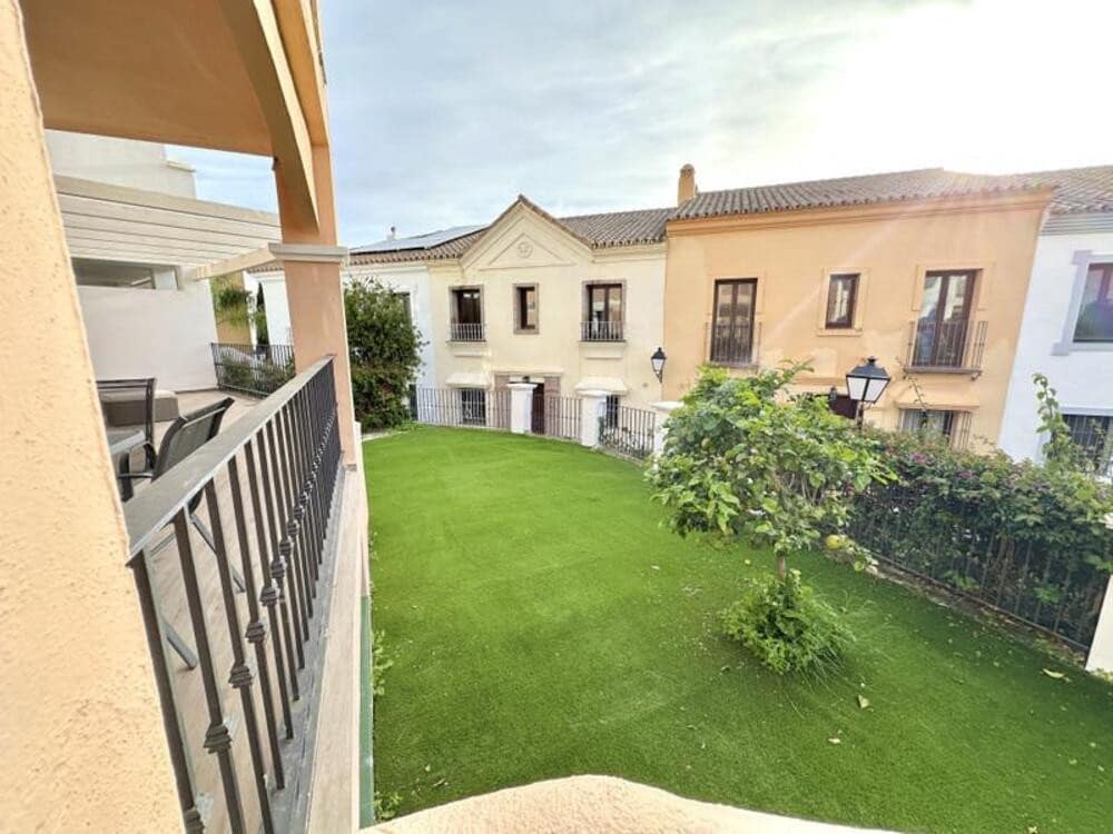 4 quarto Casa em Banda para venda em El Paraiso com piscina garagem - 675 000 € (Ref: 8885609)