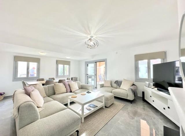 4 soveværelse Byhus til salg i El Paraiso, Estepona med swimmingpool garage - € 675.000 (Ref: 8885609)