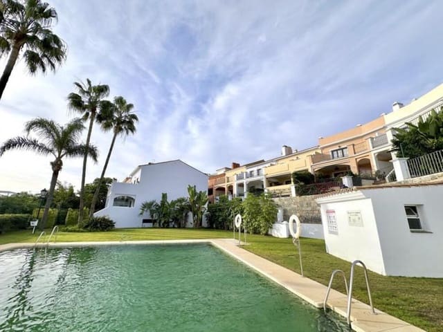 4 soveværelse Byhus til salg i El Paraiso, Estepona med swimmingpool garage - € 675.000 (Ref: 8885609)