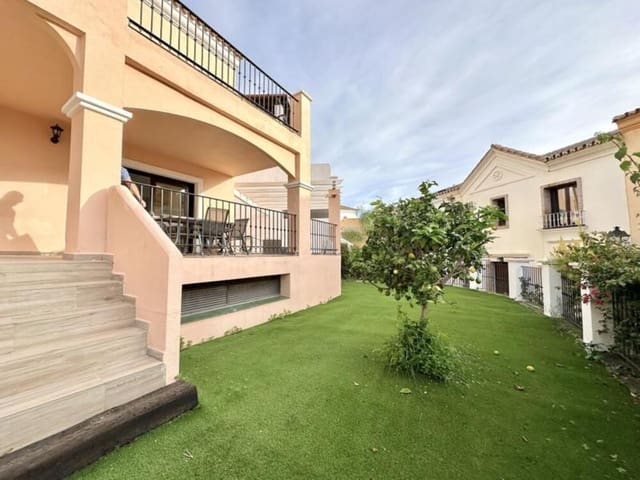 4 soveværelse Byhus til salg i El Paraiso, Estepona med swimmingpool garage - € 675.000 (Ref: 8885609)