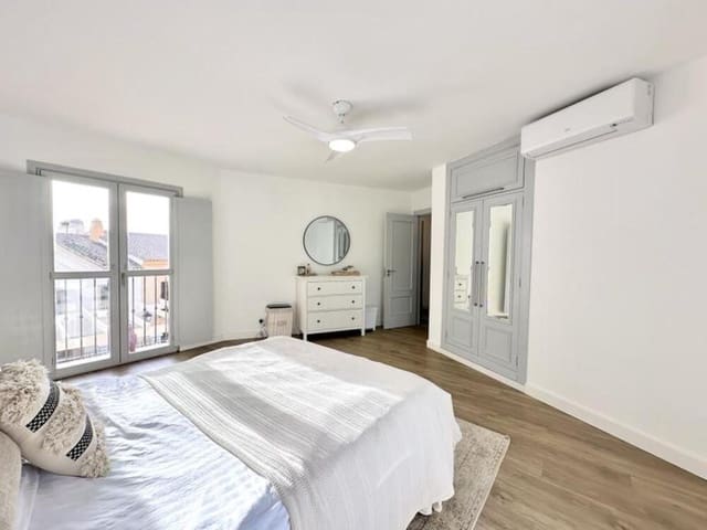 4 soveværelse Byhus til salg i El Paraiso, Estepona med swimmingpool garage - € 675.000 (Ref: 8885609)
