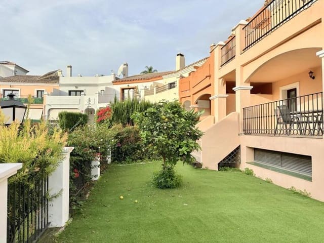 4 soveværelse Byhus til salg i El Paraiso, Estepona med swimmingpool garage - € 675.000 (Ref: 8885609)
