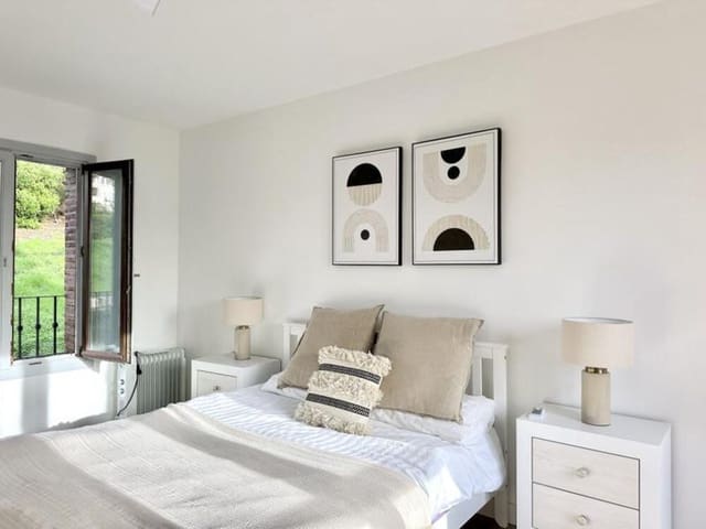 4 soveværelse Byhus til salg i El Paraiso, Estepona med swimmingpool garage - € 675.000 (Ref: 8885609)