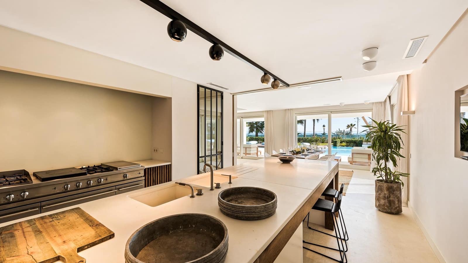 6 soveværelse Villa til leje i Marbella med swimmingpool garage - € 35.000 (Ref: 8896056)