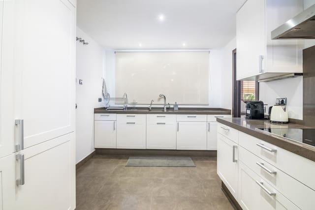 4 quarto Apartamento para venda em Los Naranjos, Marbella com piscina garagem - 1 250 000 € (Ref: 8901644)