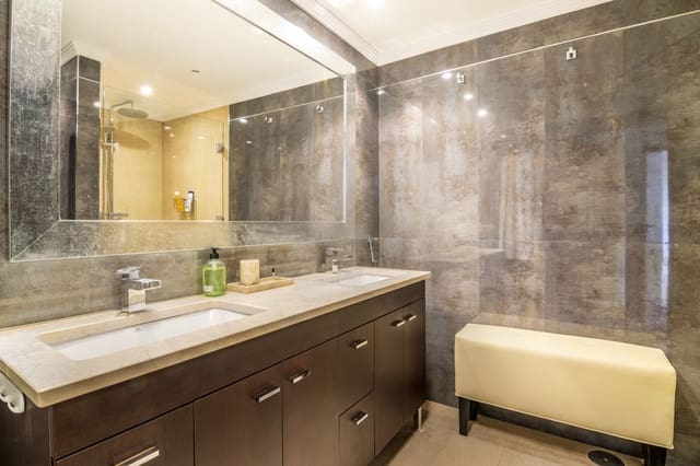 4 quarto Apartamento para venda em Los Naranjos, Marbella com piscina garagem - 1 250 000 € (Ref: 8901644)