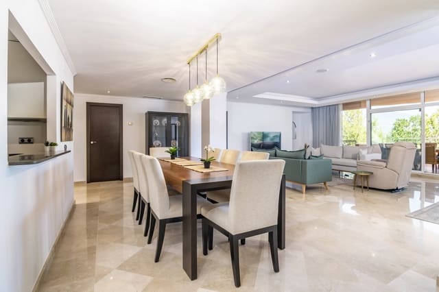 4 soveværelse Lejlighed til salg i Los Naranjos, Marbella med swimmingpool garage - € 1.250.000 (Ref: 8901644)