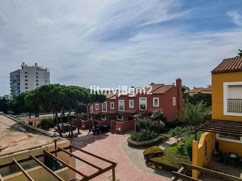 3 bedroom Townhouse for rent in Sitio de Calahonda with pool garage - € 2,400 (Ref: 8904957)