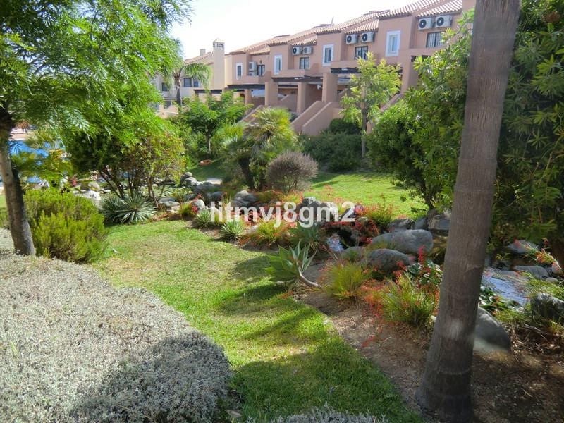 3 bedroom Townhouse for rent in Sitio de Calahonda with pool garage - € 2,400 (Ref: 8904957)