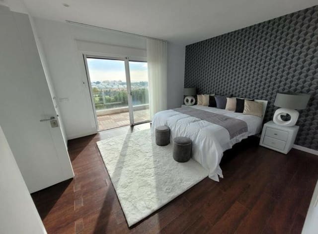 3 bedroom Villa for sale in El Paraíso, Benahavís with pool garage - € 1,750,000 (Ref: 8907093)