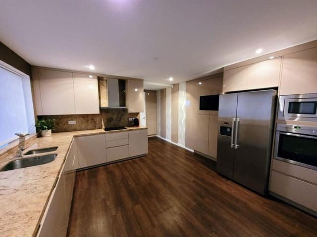 3 bedroom Villa for sale in El Paraíso, Benahavís with pool garage - € 1,750,000 (Ref: 8907093)