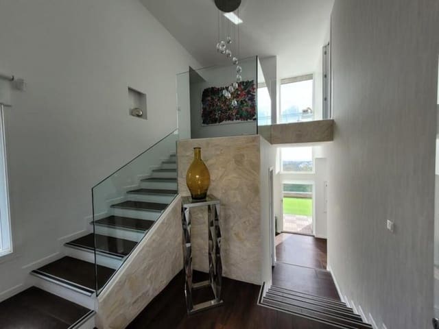 3 bedroom Villa for sale in El Paraíso, Benahavís with pool garage - € 1,750,000 (Ref: 8907093)