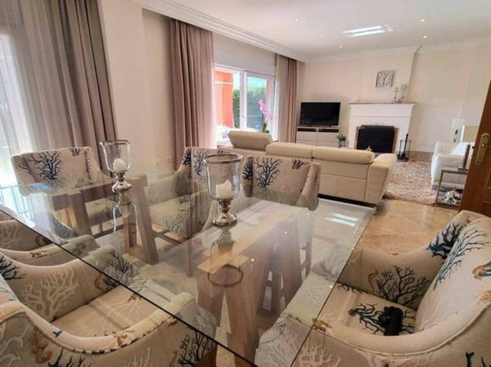 3 soveværelse Semi-Rækkehus til leje i Marbella med swimmingpool garage - € 4.000 (Ref: 8912560)