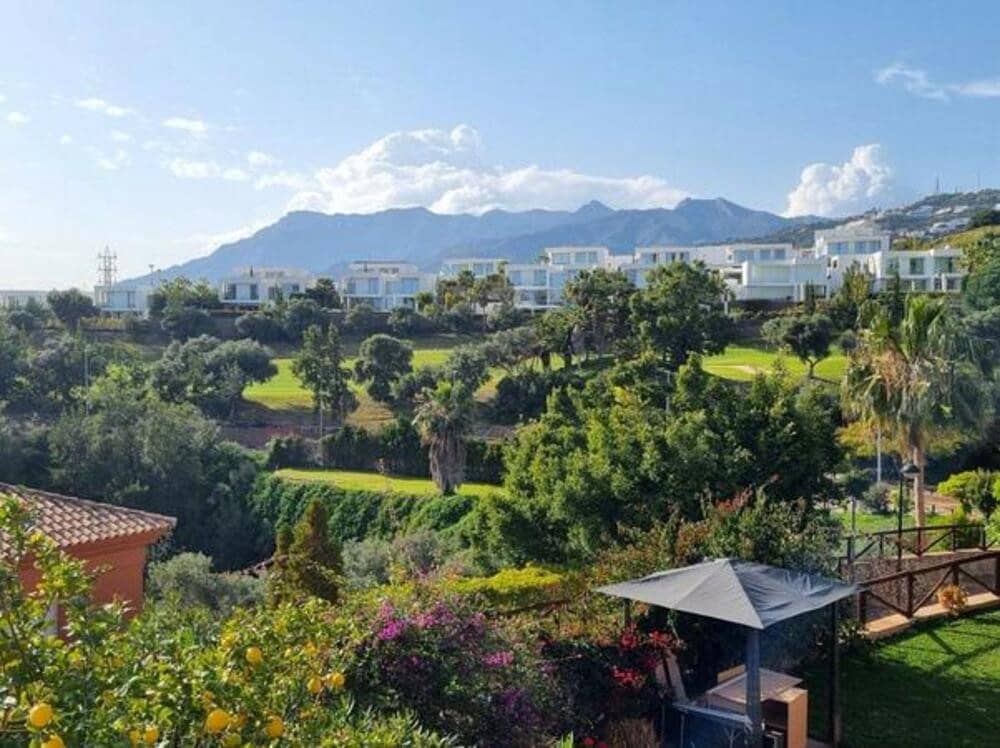 3 soveværelse Semi-Rækkehus til leje i Marbella med swimmingpool garage - € 4.000 (Ref: 8912560)