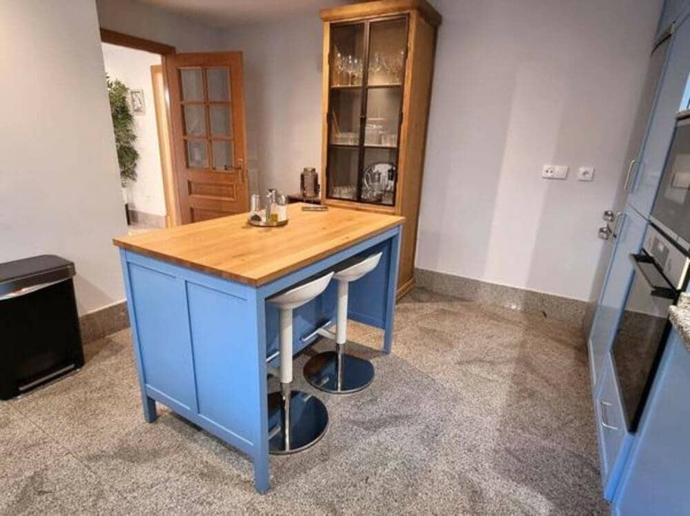 3 soveværelse Semi-Rækkehus til leje i Marbella med swimmingpool garage - € 4.000 (Ref: 8912560)