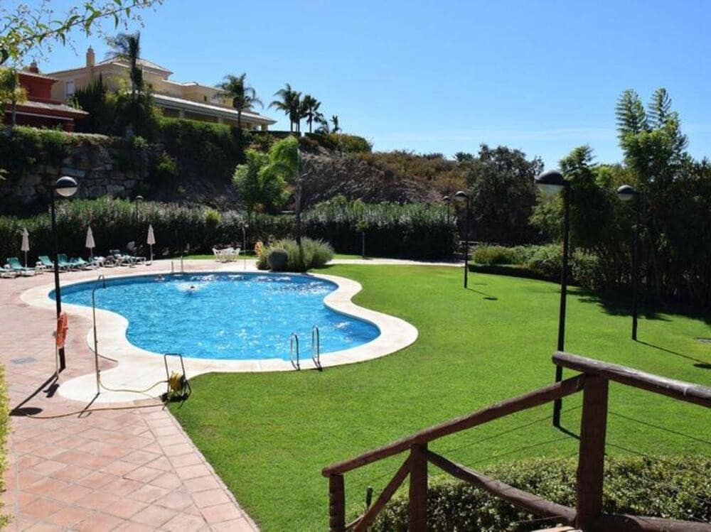 3 soveværelse Semi-Rækkehus til leje i Marbella med swimmingpool garage - € 4.000 (Ref: 8912560)