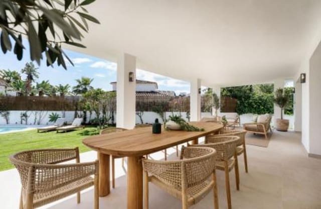 5 soveværelse Villa til salg i La Dama de Noche - La Alzambra, Marbella med swimmingpool garage - € 3.650.000 (Ref: 8912564)