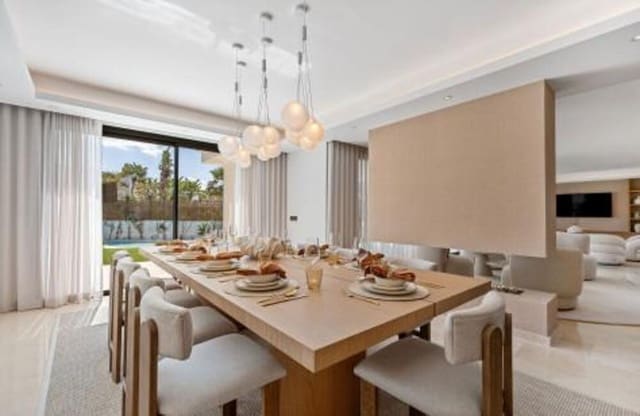 5 soveværelse Villa til salg i La Dama de Noche - La Alzambra, Marbella med swimmingpool garage - € 3.650.000 (Ref: 8912564)