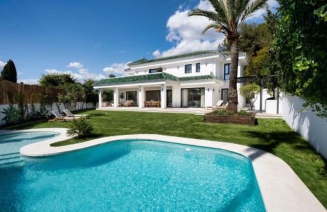 5 soveværelse Villa til salg i La Dama de Noche - La Alzambra, Marbella med swimmingpool garage - € 3.650.000 (Ref: 8912564)