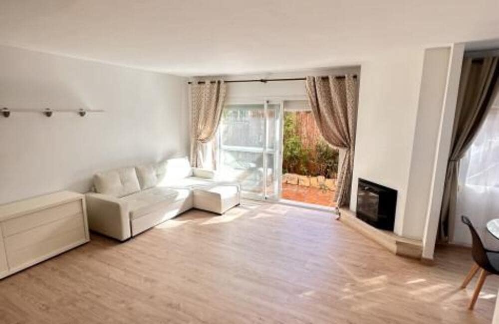 4 sypialnia Dom blizniak do wynajęcia w Marbella z basenem garażem - 3 000 € (Ref: 8914674)