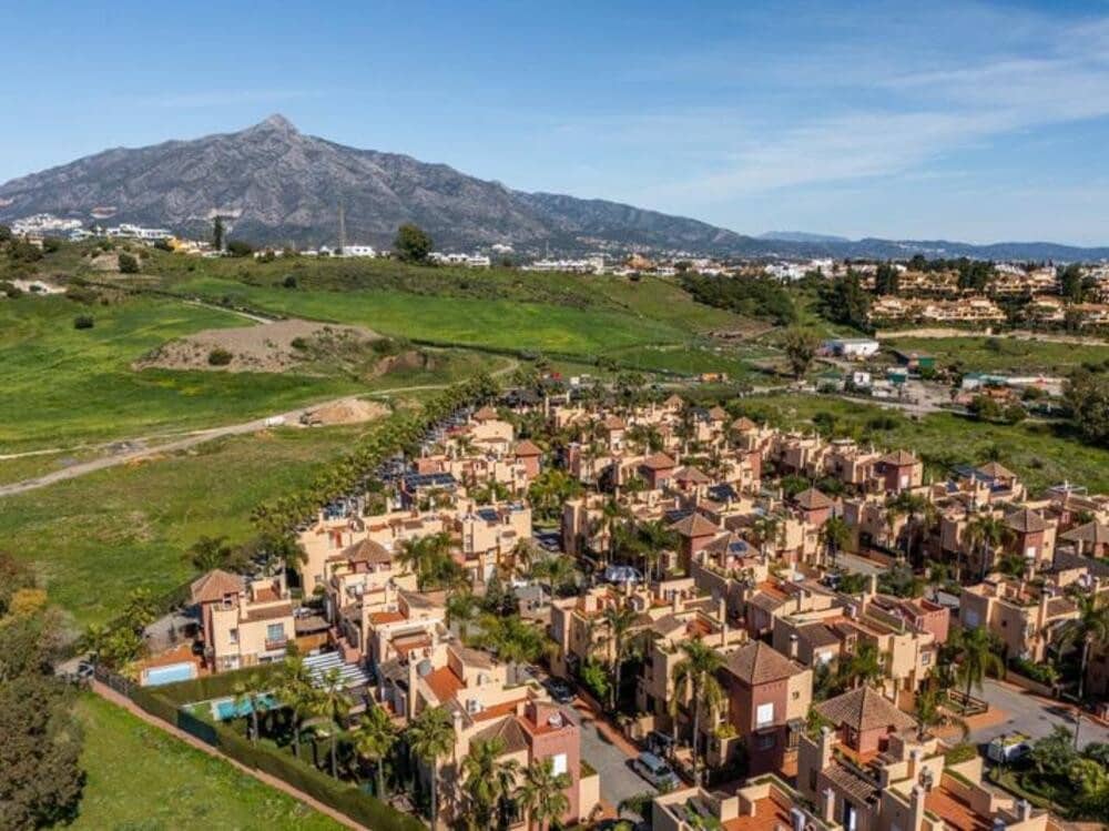 4 sypialnia Dom blizniak do wynajęcia w Marbella z basenem garażem - 3 000 € (Ref: 8914674)